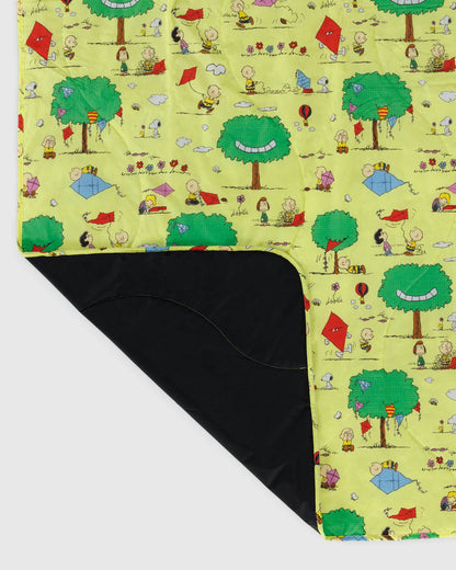 Picnic blanket - kite eating tree