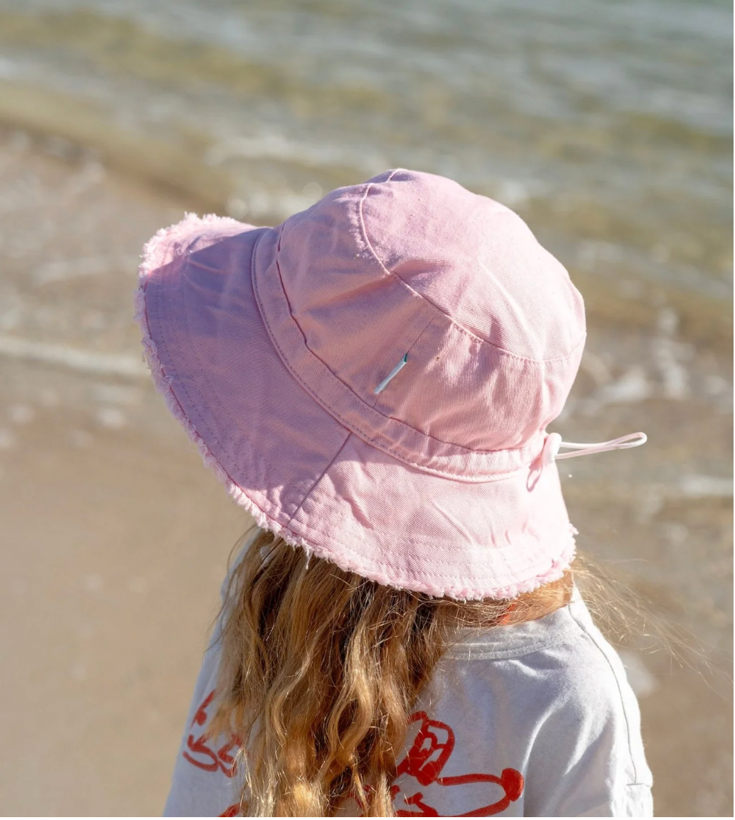 frayed bucket hat - strawberry